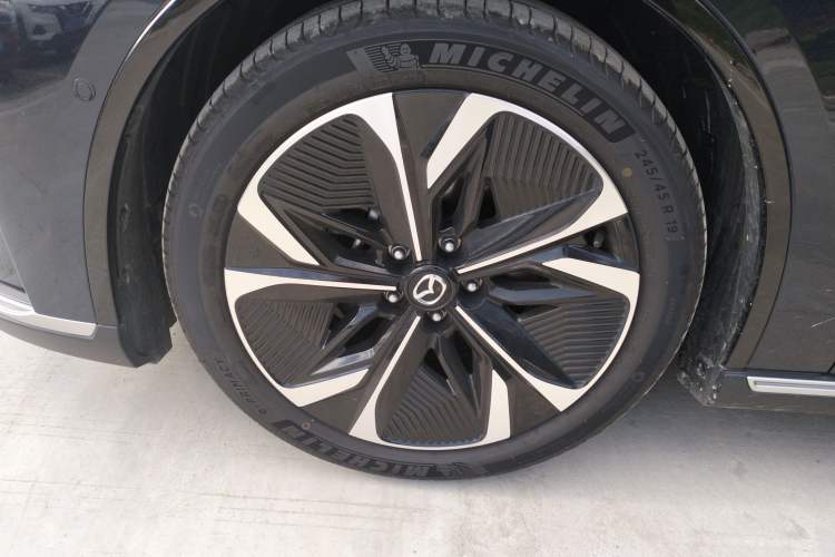 Used Mazda EZ-6 2024 Pure Electric 600 ZhiZun Edition Left Front Wheel Hub