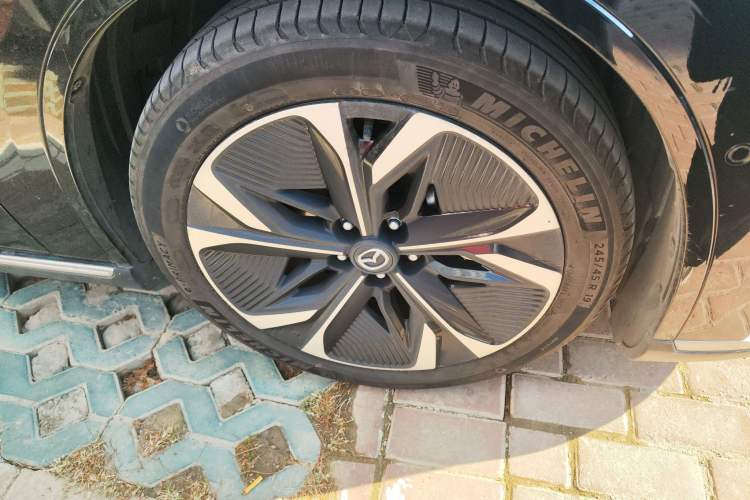 Used Mazda EZ-6 2024 Pure Electric 600 ZhiZun Edition Right Front Wheel Hub