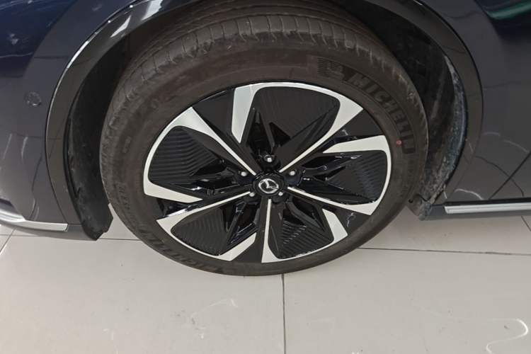 Used Mazda EZ-6 2024 Pure Electric 600 ZhiZun Edition Left Front Wheel Hub