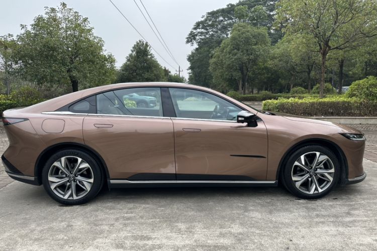 Used Mazda EZ-6 2024 Range-Extended 200 Luxury Edition Exterior 14