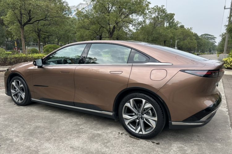 Used Mazda EZ-6 2024 Range-Extended 200 Luxury Edition Exterior 3