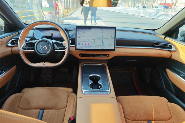 Used Mazda EZ-6 2024 Range-Extended 200 Luxury Edition Interior 2