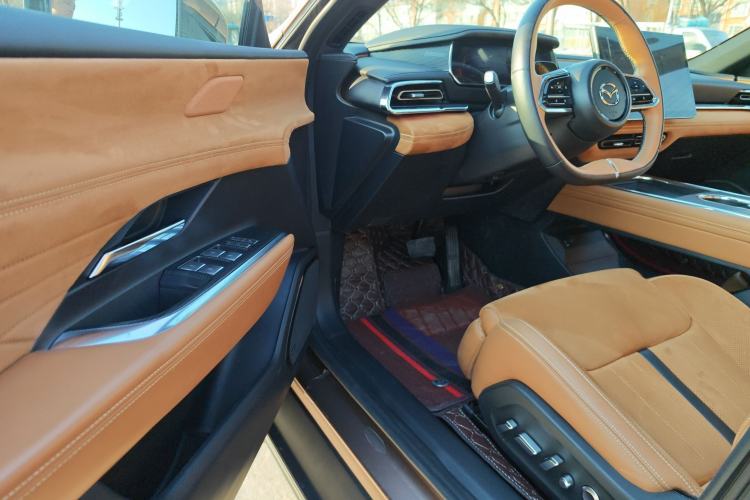 Used Mazda EZ-6 2024 Range-Extended 200 Luxury Edition Interior 4