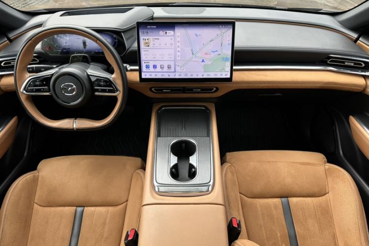 Used Mazda EZ-6 2024 Range-Extended 200 Luxury Edition Interior 5