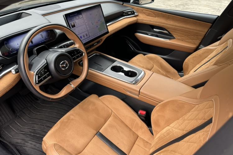 Used Mazda EZ-6 2024 Range-Extended 200 Luxury Edition Interior 9