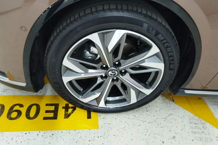 Used Mazda EZ-6 2024 Range-Extended 200 Luxury Edition Left Front Wheel Hub