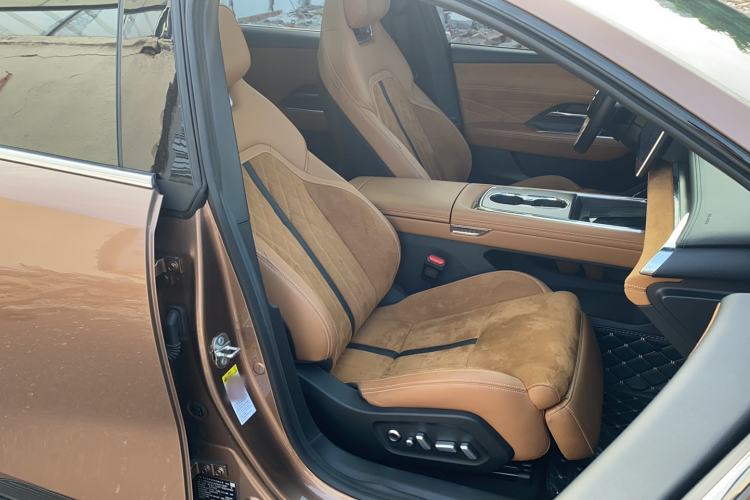 Used Mazda EZ-6 2024 Range-Extended 200 Luxury Edition Right Front Seat