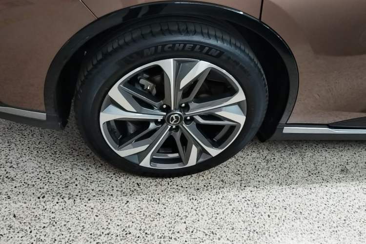 Used Mazda EZ-6 2024 Range-Extended 200 Luxury Edition Right Rear Wheel Hub