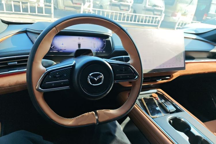 Used Mazda EZ-6 2024 Range-Extended 200 Luxury Edition Center Console