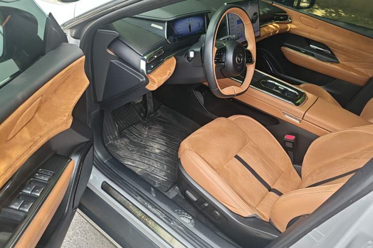 Used Mazda EZ-6 2024 Range-Extended 200 Luxury Edition Driver Seat