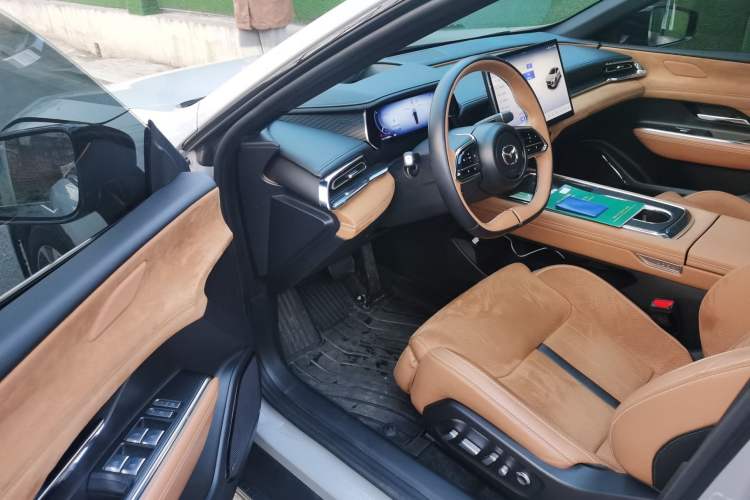 Used Mazda EZ-6 2024 Range-Extended 200 Luxury Edition Driver Seat