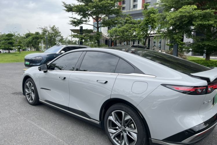 Used Mazda EZ-6 2024 Range-Extended 200 Luxury Edition Exterior 5
