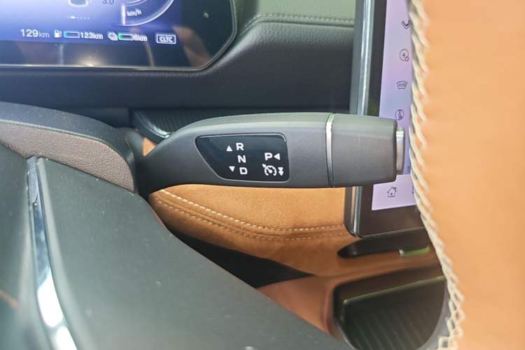 Used Mazda EZ-6 2024 Range-Extended 200 Luxury Edition Gear Lever
