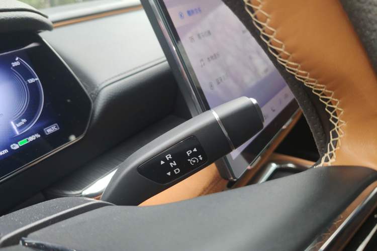 Used Mazda EZ-6 2024 Range-Extended 200 Luxury Edition Gear Lever
