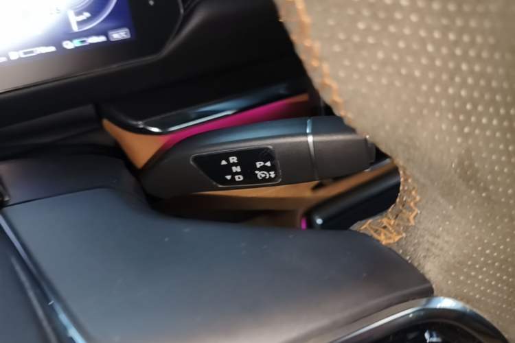 Used Mazda EZ-6 2024 Range-Extended 200 Luxury Edition Gear Lever