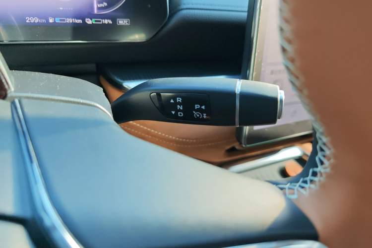 Used Mazda EZ-6 2024 Range-Extended 200 Luxury Edition Gear Lever