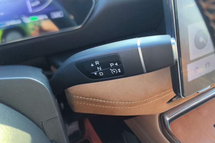 Used Mazda EZ-6 2024 Range-Extended 200 Luxury Edition Gear Lever