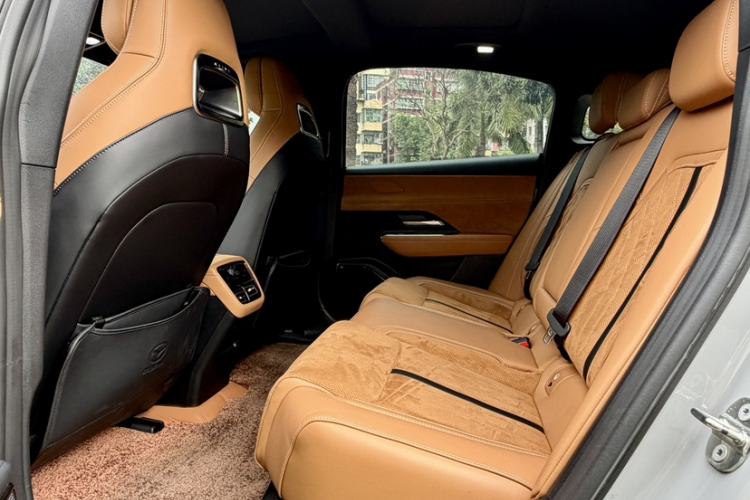 Used Mazda EZ-6 2024 Range-Extended 200 Luxury Edition Interior 1