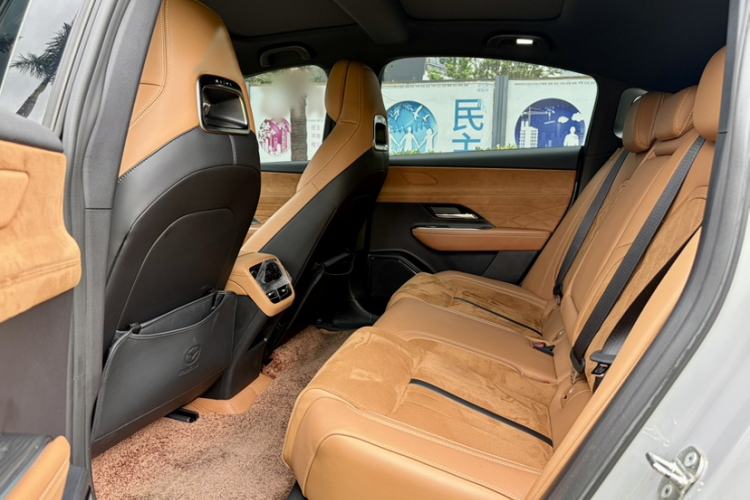 Used Mazda EZ-6 2024 Range-Extended 200 Luxury Edition Interior 10