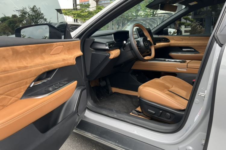 Used Mazda EZ-6 2024 Range-Extended 200 Luxury Edition Interior 2
