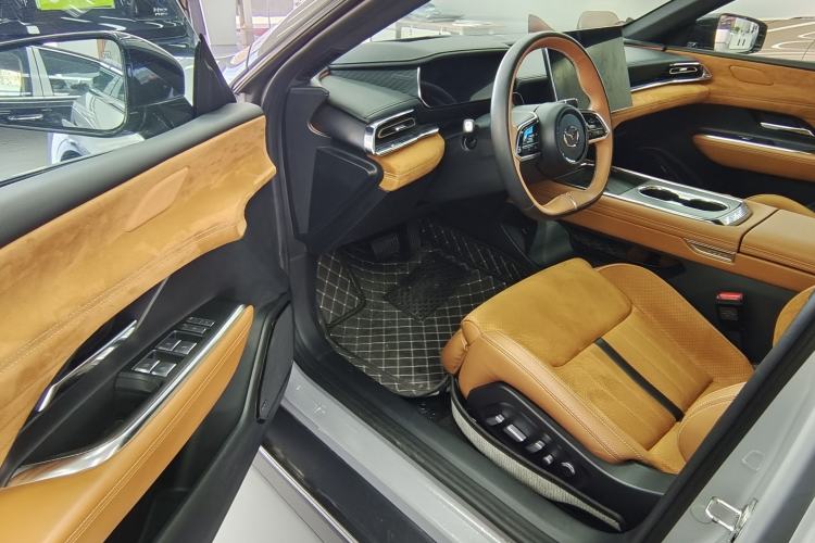 Used Mazda EZ-6 2024 Range-Extended 200 Luxury Edition Interior 2