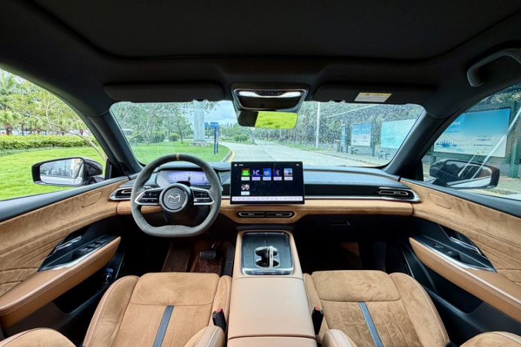 Used Mazda EZ-6 2024 Range-Extended 200 Luxury Edition Interior 3