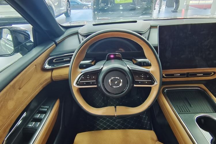 Used Mazda EZ-6 2024 Range-Extended 200 Luxury Edition Interior 3