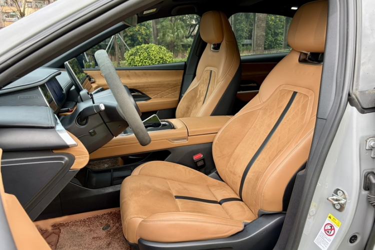 Used Mazda EZ-6 2024 Range-Extended 200 Luxury Edition Interior 4