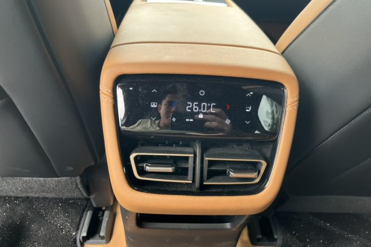 Used Mazda EZ-6 2024 Range-Extended 200 Luxury Edition Interior 4