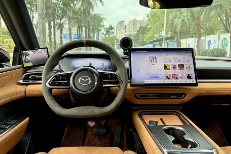 Used Mazda EZ-6 2024 Range-Extended 200 Luxury Edition Interior 5