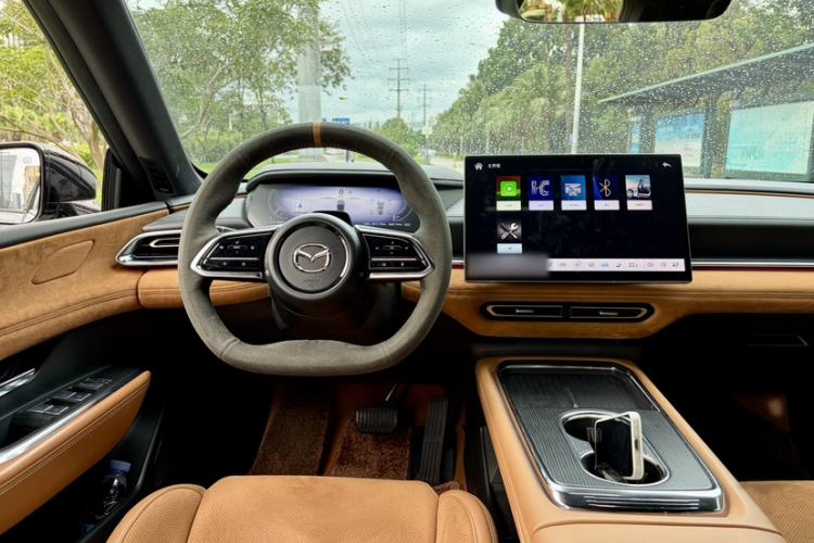 Used Mazda EZ-6 2024 Range-Extended 200 Luxury Edition Interior 5