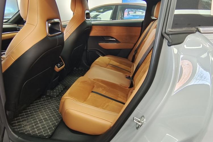 Used Mazda EZ-6 2024 Range-Extended 200 Luxury Edition Interior 5