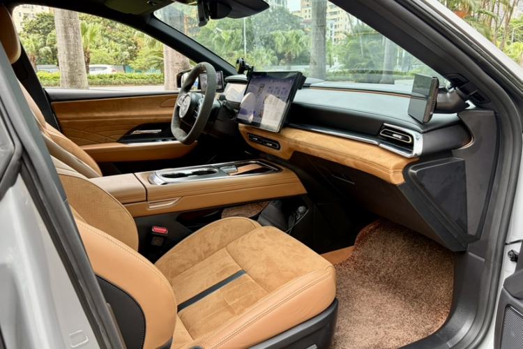 Used Mazda EZ-6 2024 Range-Extended 200 Luxury Edition Interior 7