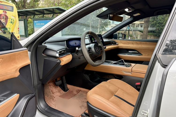 Used Mazda EZ-6 2024 Range-Extended 200 Luxury Edition Interior 7