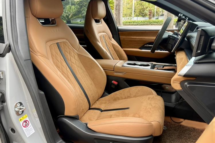 Used Mazda EZ-6 2024 Range-Extended 200 Luxury Edition Interior 8