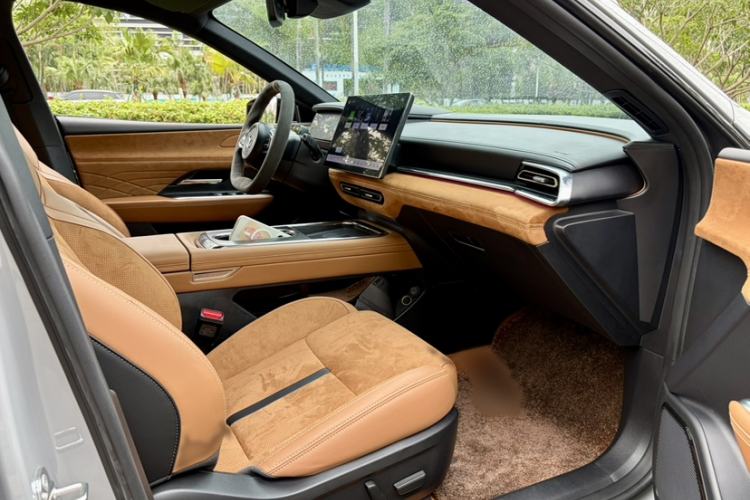 Used Mazda EZ-6 2024 Range-Extended 200 Luxury Edition Interior 8