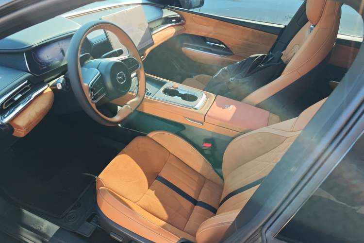 Used Mazda EZ-6 2024 Range-Extended 200 Luxury Edition Left Front Seat
