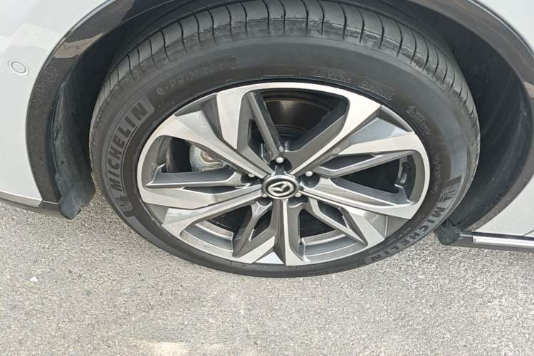 Used Mazda EZ-6 2024 Range-Extended 200 Luxury Edition Left Front Wheel Hub