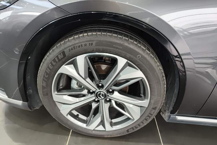 Used Mazda EZ-6 2024 Range-Extended 200 Luxury Edition Left Front Wheel Hub
