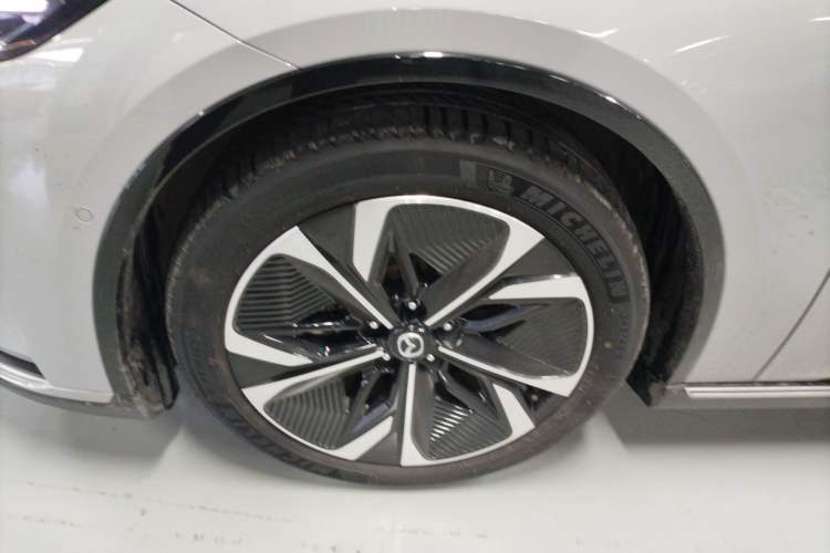 Used Mazda EZ-6 2024 Pure Electric 600 ZhiZun Edition Left Front Wheel Hub
