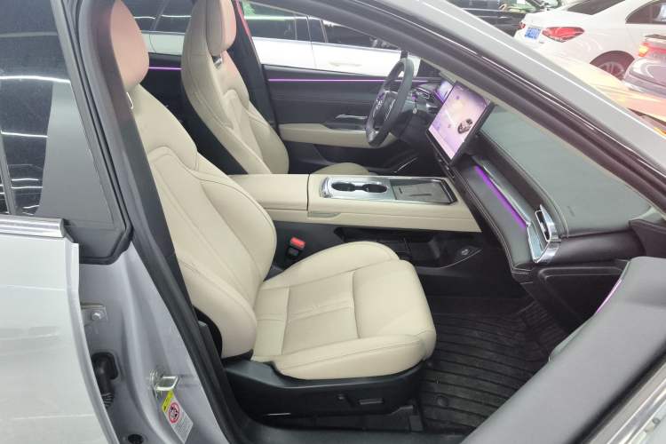 Used Mazda EZ-6 2024 Range-Extended 200 Right Front Seat