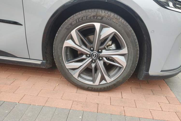 Used Mazda EZ-6 2024 Range-Extended 200 Luxury Edition Right Front Wheel Hub