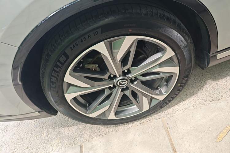 Used Mazda EZ-6 2024 Range-Extended 200 Luxury Edition Right Rear Wheel Hub