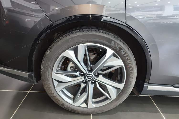 Used Mazda EZ-6 2024 Range-Extended 200 Luxury Edition Right Rear Wheel Hub