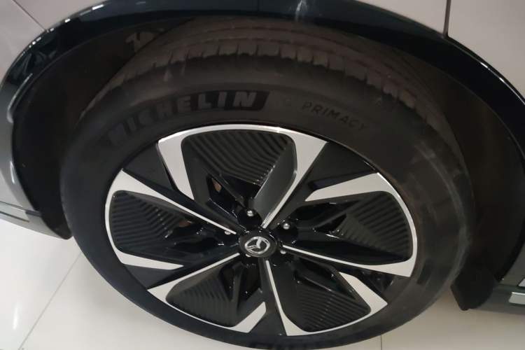 Used Mazda EZ-6 2024 Pure Electric 600 ZhiZun Edition Right Rear Wheel Hub