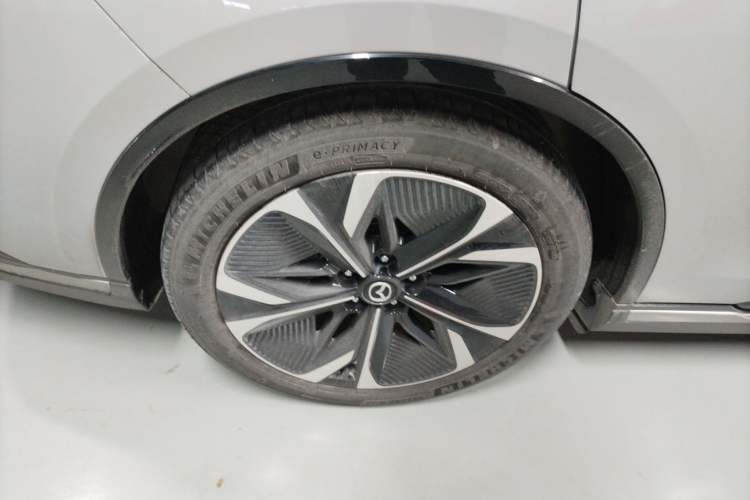 Used Mazda EZ-6 2024 Pure Electric 600 ZhiZun Edition Right Rear Wheel Hub