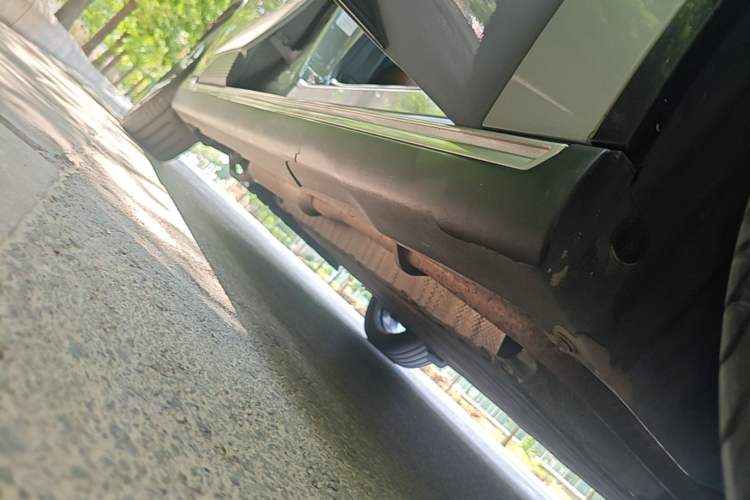Used Mazda EZ-6 2024 Range-Extended 200 Luxury Edition Right Side Sill