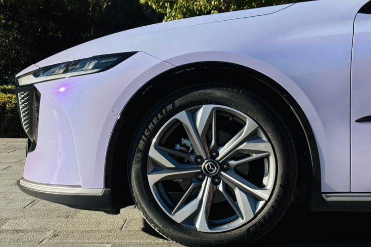 Used Mazda EZ-6 2024 Range-Extended 200 Luxury Edition Exterior 5