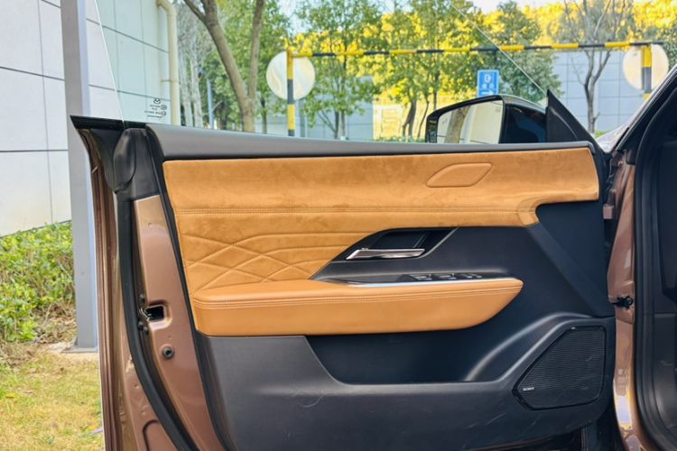 Used Mazda EZ-6 2024 Range-Extended 200 Luxury Edition Interior 4