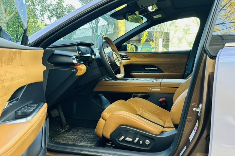 Used Mazda EZ-6 2024 Range-Extended 200 Luxury Edition Interior 6